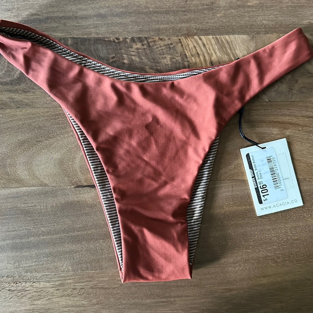ACACIA - Bobbi Bottom. L. Clove